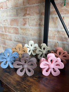 Cut-Out Floral Hair Clips